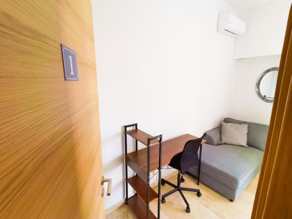 Central Square Nomadic Rooms Ларнака Экстерьер фото
